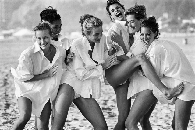 Peter Lindbergh 最人津津樂道的作品，是一群身穿白恤衫於沙灘上嬉戲中的新生代模特兒