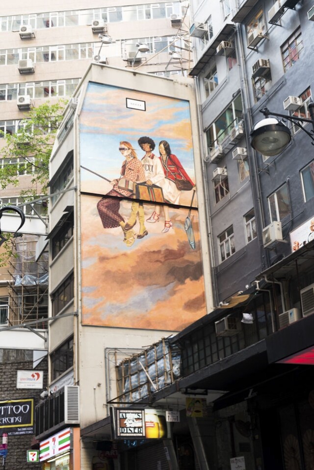 用牆壁當畫布， Ignasi Monreal 獨有的超現實風格與香港街景有種莫名的和諧，一點都不覺得突兀！