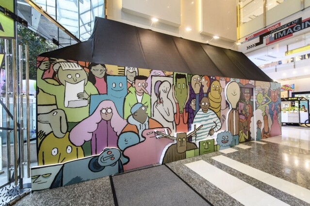 在 K11 的露天廣場入口和 3 樓商場展出的《People Mural》壁畫亦是 Jean 為 K11 10 周年所展現的獨家設計