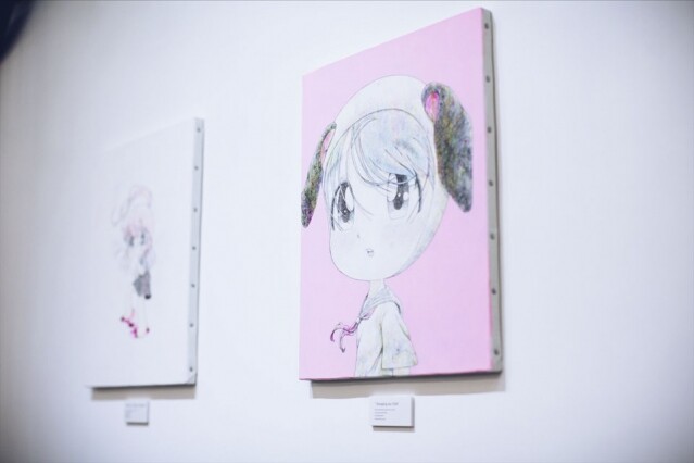 松本弘二郎的畫作多以年輕女孩和貓為主題。 松本弘二郎的畫作多以年輕女孩和貓為主題。