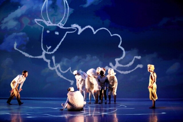《The Little Prince》表演中，演員不會作聲，卻以優雅舞步及動作進行藝術交流。