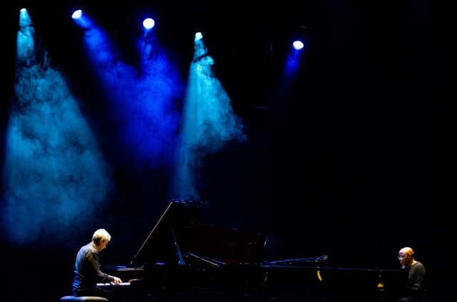資深音樂家 Ray Lema，聯同法國音樂家 Laurent de Wilde 帶來高難度的鋼琴二重奏《Riddles》