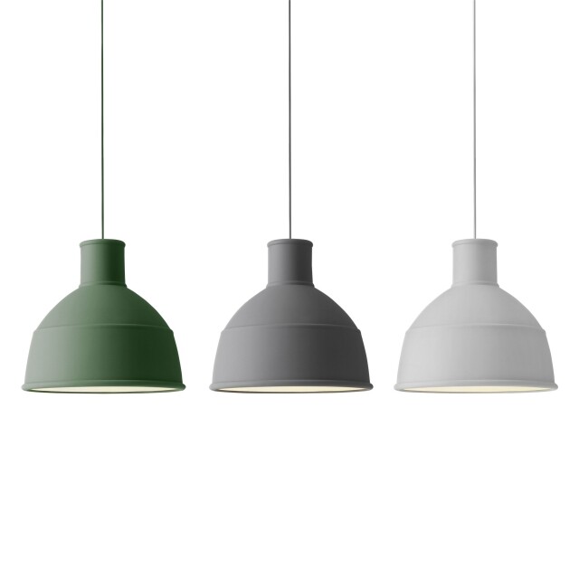 丹麥設計品牌 Muuto 可摺式吊燈,出自瑞典設計團隊 Form Us With Love 的作品。 丹麥設計品牌 Muuto 可摺式吊燈,出自瑞典設計團隊 Form Us With Love 的作品。