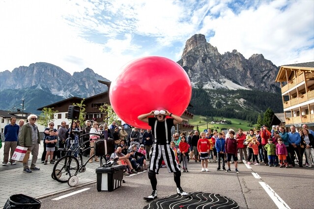 Otto Bassotto 最愛「玩」氣球馬戲