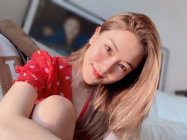 不浮粉的妝容最有高級感!記住 5 大重點,化出明星般「偽素顏」貼服光澤感 不浮粉的妝容最有高級感!記住 5 大重點,化出明星般「偽素顏」貼服光澤感