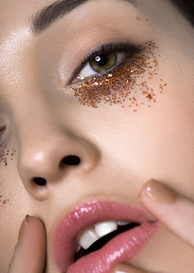 由於色素型黑眼圈受基因或發炎影響，要避免及使用刺激性的化妝品。