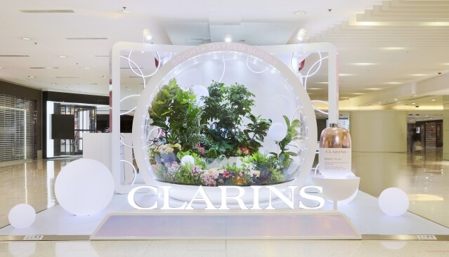 坐落於海港城的 Clarins 「BRIGHT+注氧泡泡艙」,以注氧泡泡為主題,並設立了一個巨型泡泡裝置,內裡佈滿各種植物,絕對是一流的打卡位! 坐落於海港城的 Clarins 「BRIGHT+注氧泡泡艙」,以注氧泡泡為主題,並設立了一個巨型泡泡裝置,內裡佈滿各種植物,絕對是一流的打卡位!