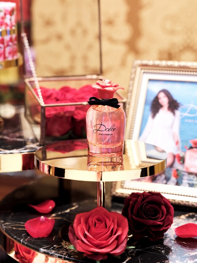 Dolce Rose 是 Dolce 系列中的第一款淡香氛，由調香師 Violaine Collas 精心打造