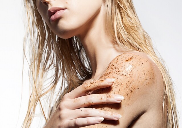 定期以磨砂為身體皮膚去除老化角質