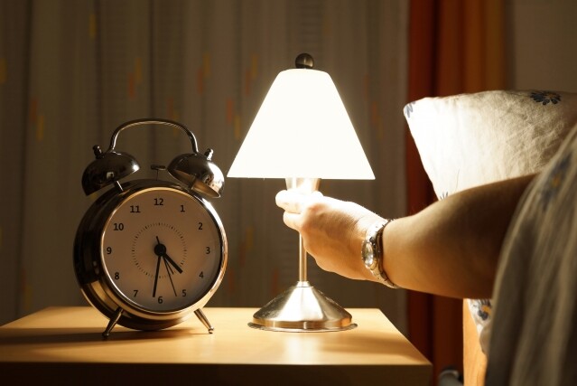 也有人會因腎上腺素升高而難以出入睡的狀況。最終導致休息不足，也是無助減脂。
