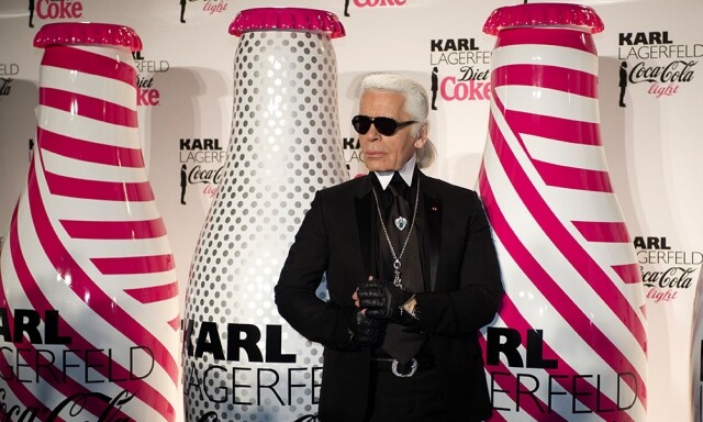 Karl Lagerfeld 減肥秘訣 1. 每天都只喝低卡可樂
