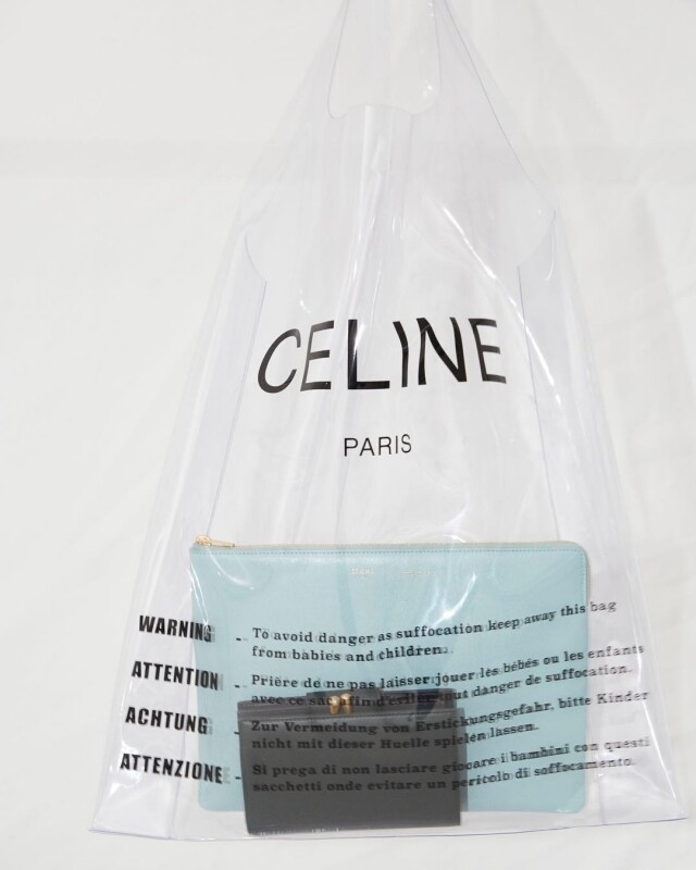 2018年春夏時裝界掀起的PVC手袋潮流，最具話題性必數Celine！