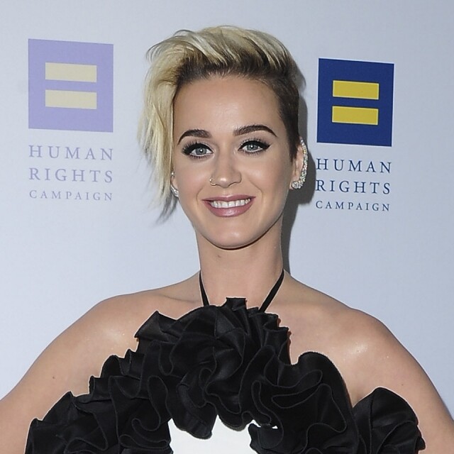 Katy Perry將精靈頭系短髮的美發揮到極致。