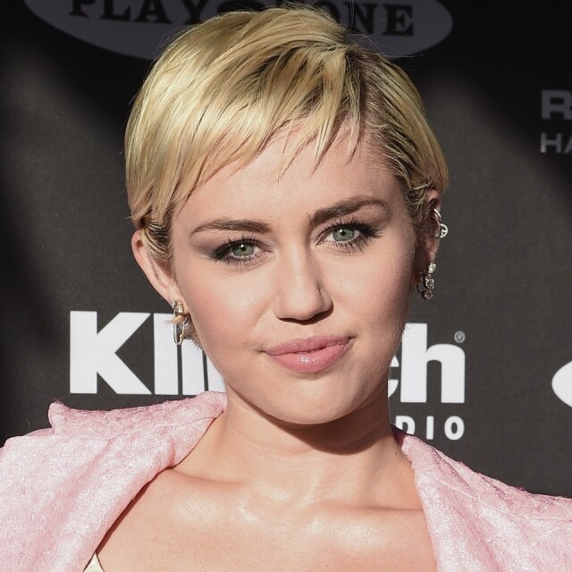 Miley Cyrus將一把長髮剪成如此短的精靈髮型