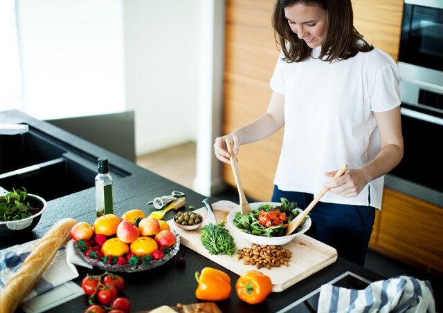 211 餐盤減肥法：蔬菜、全穀類、蛋白質的比例為 2：1：1