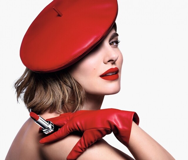 Natalie Portman 自信演繹傲姿唇膏的動人紅色