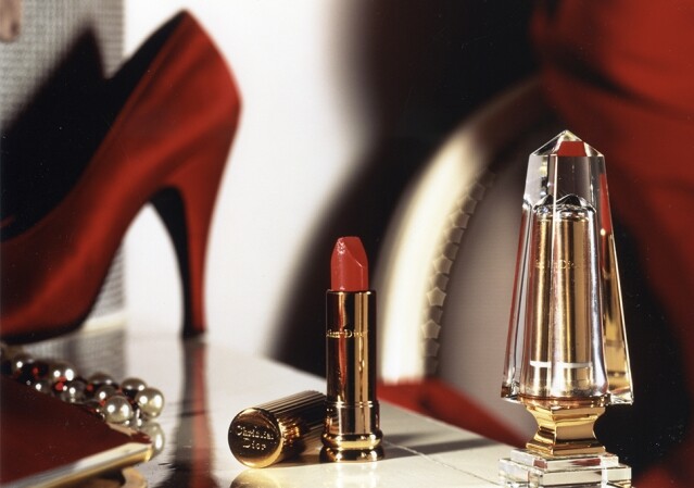 如建築藝術品的第一支 Rouge Dior 唇膏