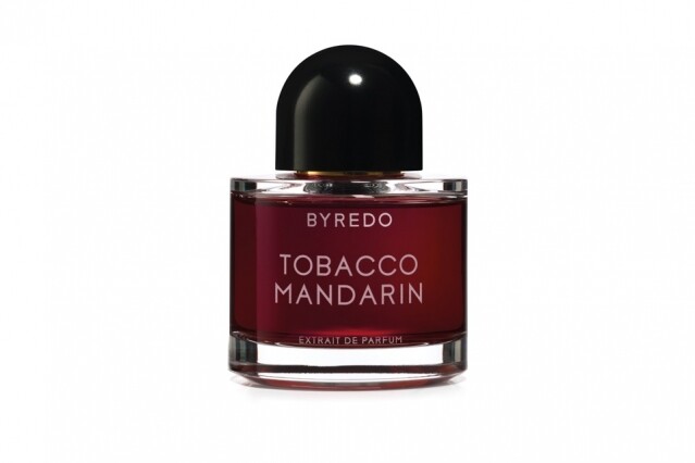 Byredo Tobacco Mandarin 香水前調是柑橘、芫荽和孜然，中調用上了皮革與岩玫瑰的芳香，營造了神秘迷人的醉人氣氛。