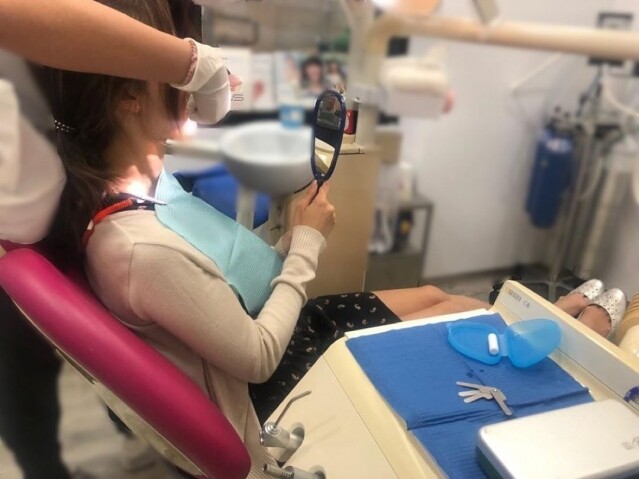 Zenyum 的矯⿒療程全程有香港註冊牙醫的參與
