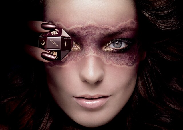 超模 Daria Werbowy 演繹 Mystery Game 彩妝系列的廣告。