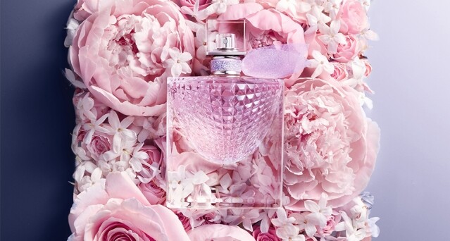 La Vie Est Belle Flowers of Happiness 香水，以牡丹、玫瑰構成浪漫香氣。