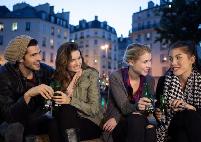 法國女人最懂得生活享受，街上總能看見法國女人化妝漂亮。