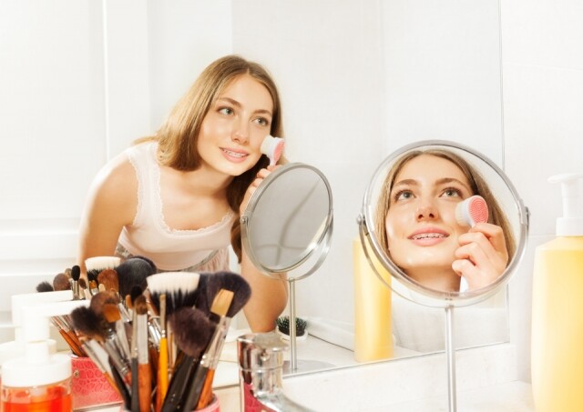 法國女人認為卸妝及深層清潔是最重要的。