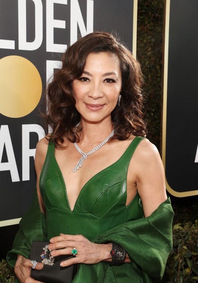鮮綠色甚受女星們歡迎,有份演出《我的超豪男友》的楊紫瓊也穿著這顏色 鮮綠色甚受女星們歡迎,有份演出《我的超豪男友》的楊紫瓊也穿著這顏色