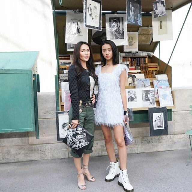 木村光希（ Kōki ）和媽媽工藤靜香結伴遠赴巴黎看 CHANEL 高級訂製時裝騷