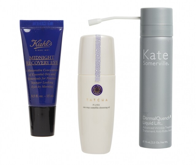 KIEHL'S Midnight Recovery Eye 深夜奇績修復眼霜能一夜間減退眼部浮腫、減淡幼紋及皺紋,讓眼部肌膚於翌晨回復年輕緊緻。以萃取金雀花根部的精華配方,能促進血液微循環,有效擊退浮腫。糅合優質橄欖油、月見草、薰衣草的天然油份配方,有效重組肌膚結構,加強肌膚的天然保護膜,延緩幼紋與皺紋出現。 KIEHL'S Midnight Recovery Eye 深夜奇績修復眼霜能一夜間減退眼部浮腫、減淡幼紋及皺紋,讓眼部肌膚於翌晨回復年輕緊緻。以萃取金雀花根部的精華配方,能促進血液微循環,有效擊退浮腫。糅合優質橄欖油、月見草、薰衣草的天然油份配方,有效重組肌膚結構,加強肌膚的天然保護膜,延緩幼紋與皺紋出現。