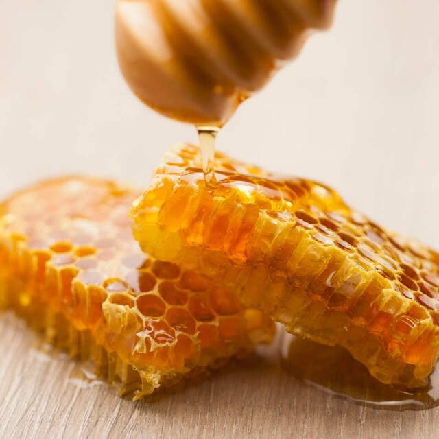飲用蜂蜜不要使用熱水、不要起床就喝，也不要用金屬杯子沖蜂蜜水。