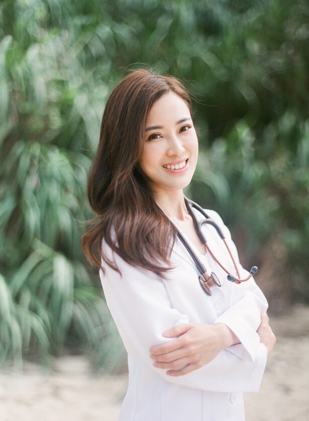註冊女西醫陳筠華醫生 Dr Lisa Chan