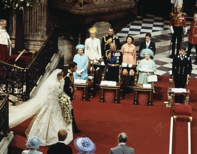 查爾斯王子迎娶戴安娜王妃