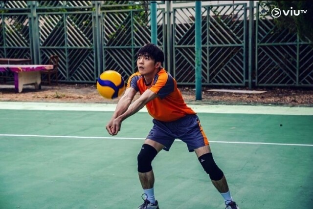 Ian 在尚未出道前，曾是香港排球隊的成員之一