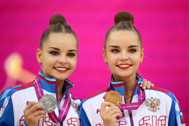 Arina 和 Dina 在 2011 年開始參加青少年國際賽事，逐漸嶄露頭角