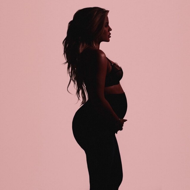 Khloé Kardashian 孕婦牛仔褲廣告照