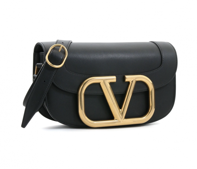 Valentino 黑色皮革手袋 $19,800 (半價後 $9,900)