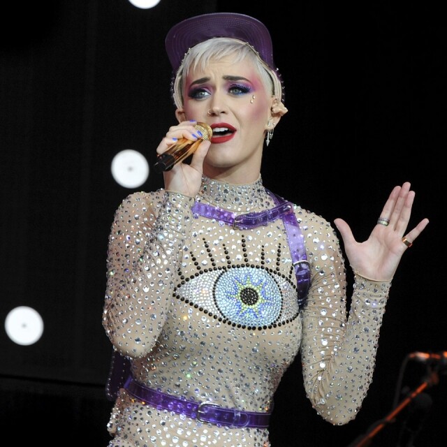 Katy Perry 原是擔任 2017 Victoria's Secret 上海 show 表演嘉賓的 Katy Perry,臨門一腳卻被中國禁入境,只因之前 Katy Perry 於台灣演唱會時披上了台灣青天白日旗,解及了敏感政治話題而被禁止入境。 Katy Perry 原是擔任 2017 Victoria's Secret 上海 show 表演嘉賓的 Katy Perry,臨門一腳卻被中國禁入境,只因之前 Katy Perry 於台灣演唱會時披上了台灣青天白日旗,解及了敏感政治話題而被禁止入境。