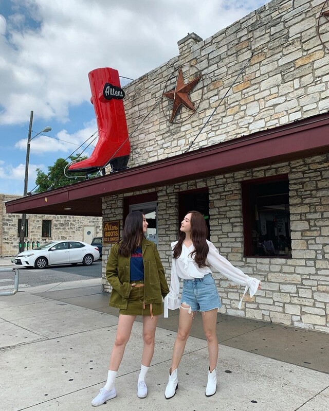Jessica、Krystal 擁有纖細白滑美腿 Jessica、Krystal 擁有纖細白滑美腿