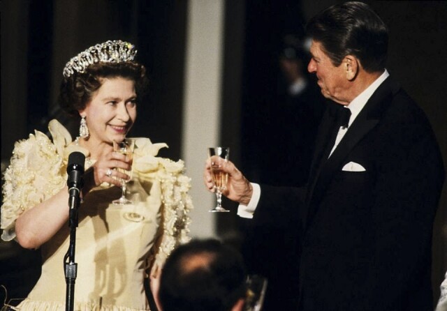 伊麗莎白女皇在任期間 對美國進行了 5 次正式到訪