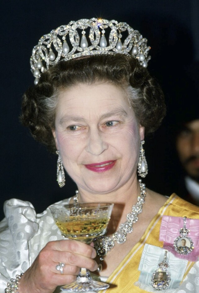 伊麗莎白女皇的堂兄 Margaret Rhodes 曾向“獨立報”公開了女王陛下的飲酒習慣。