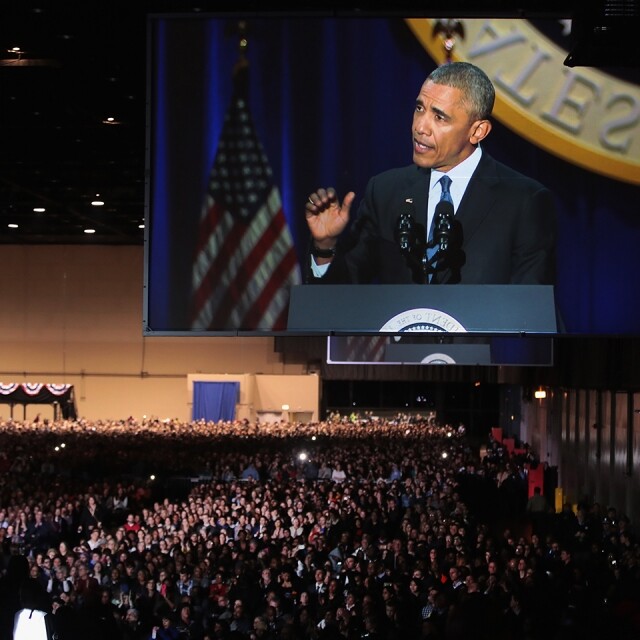 "My fellow Americans, it has been the honour of my life to serve you. I won't stop; in fact, I will be right there with you, as a citizen, for all my days that remain. For now, whether you're young or young at heart, I do have one final ask of you as your President ― the same thing I asked when you took a chance on me eight years ago. I am asking you to believe. Not in my ability to bring about change — but in yours." 「各位美國市民,我感到非常榮幸有生之年,可以為你們服務,我不會停止,我亦會以美國市民身邊繼續在你們身邊。我以美國總統身份,向你們提出最後一個要求,就如 8 年前一樣,你們對的要求般,不論你是年青人,還是仍有一顆年青的心,我都希望你們依然會相信及抱有信念。帶來改變的不是我,而是你們。」 "My fellow Americans, it has been the honour of my life to serve you. I won't stop; in fact, I will be right there with you, as a citizen, for all my days that remain. For now, whether you're young or young at heart, I do have one final ask of you as your President ― the same thing I asked when you took a chance on me eight years ago. I am asking you to believe. Not in my ability to bring about change — but in yours." 「各位美國市民,我感到非常榮幸有生之年,可以為你們服務,我不會停止,我亦會以美國市民身邊繼續在你們身邊。我以美國總統身份,向你們提出最後一個要求,就如 8 年前一樣,你們對的要求般,不論你是年青人,還是仍有一顆年青的心,我都希望你們依然會相信及抱有信念。帶來改變的不是我,而是你們。」