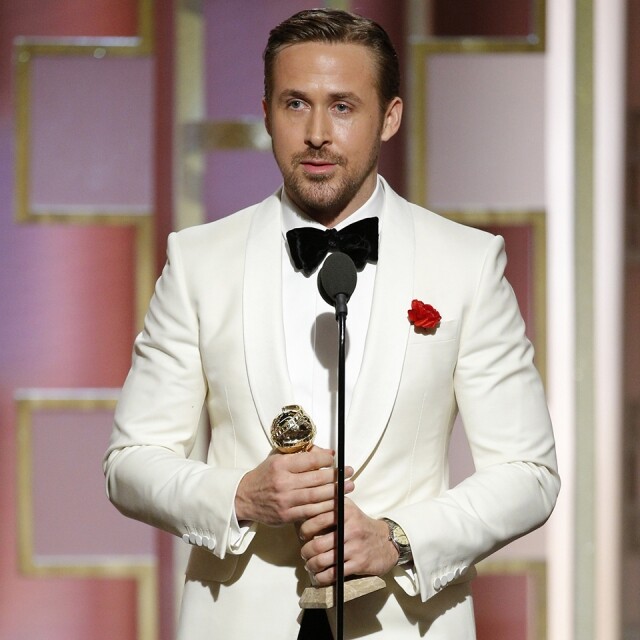 2. Ryan Gosling 對妻子愛的宣言 金球獎不星光熠熠，「閃光彈」閃瞎觀眾的眼睛！Ryan Gosling 奪得影帝寶座後，在台上給妻子 Eva Mendes 的「愛的宣言」直情逼哭觀眾！Ryan Gosling 先拿自已的名字與 Ryan Reynolds 開玩笑，接著則嚴肅起來，表示有一個特別要感謝的人，就是妻子 Eva Mendes。他說：「在我忙著演出時，我的妻子忙著照顧我們的大女兒，而肚子裡還有第二胎，同時更要幫忙他哥哥對抗癌症。如果沒有她扛下這一切，今天站在這裡的也就會是別人，謝謝你，my sweetheart！」