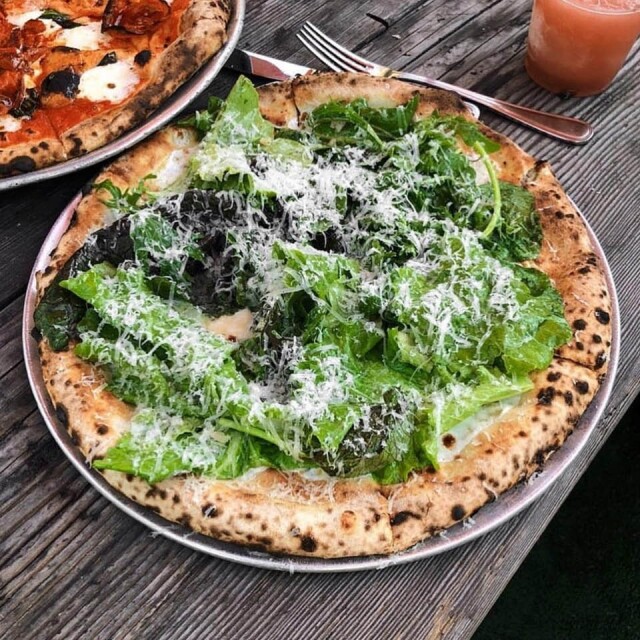 紐約明星餐廳 Roberta’s 著名 pizza 均使用最新鮮材料