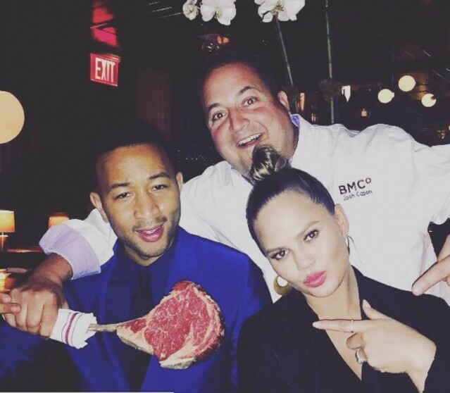 Chrissy Teigen 與丈夫John Legend 到被稱為城中最佳 steakhouse 的紐約餐廳 Bowery Meat Company