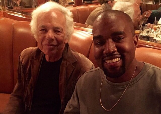 Ralph Lauren 在自己開設的 The Polo Bar 與 Kanye West 合照。