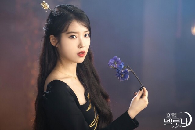 IU 主演的《德魯納酒店》以「鬼」題材為賣點 IU 主演的《德魯納酒店》以「鬼」題材為賣點