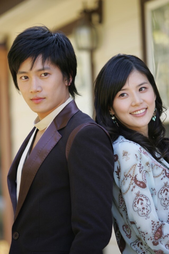 韓國明星夫婦池晟和李寶英於 2004 年合作劇集《最後的舞請與我一起》相識