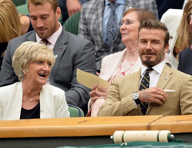 David Beckham 碧咸愛妻子、愛子女是人所皆知，其實他本身與自己媽媽 Sandra Beckham 的感情也非常好，他們會經常相約看球賽。