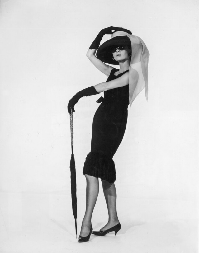 小黑裙是 Audrey Hepburn 在《珠光寶氣》造型中的關鍵。